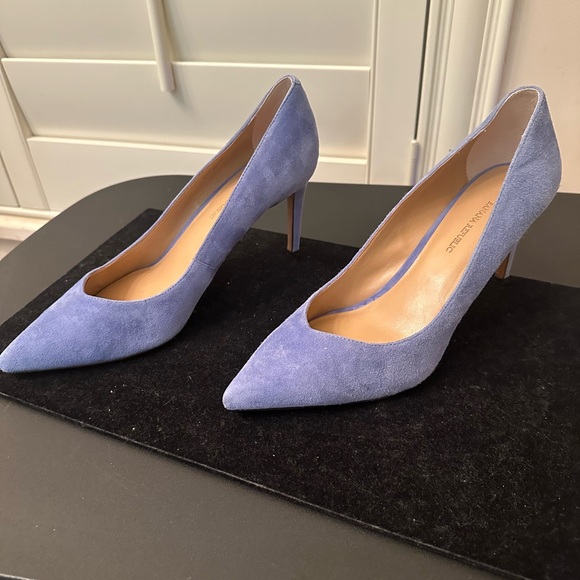Banana Republic women’s Blue Suede Pump. - Picture 2 of 8
